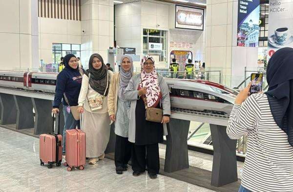 Libur Nataru, Ribuan Wisatawan Malaysia Pilih Whoosh Menuju Bandung