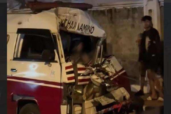 Kecelakaan Ambulans Tabrak Truk di Kotabumi Lampung Utara, Penumpang Patah Kaki Kecelakaan Ambulans Tabrak Truk di Kotabumi Lampung Utara, Penumpang Patah Kaki