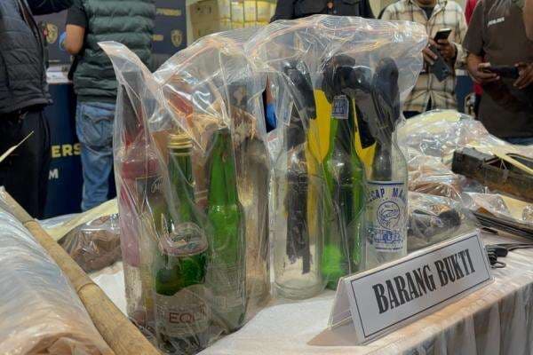 Penampakan Barang Bukti Selama Demo Ricuh di Jakarta: Bom Molotov hingga Petasan