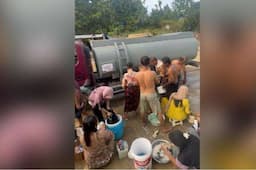 10 Hari Tak Mandi, Warga Aceh Tamiang Semringah Nikmati Air Bersih