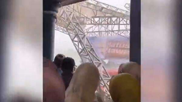 Viral Panggung Hajatan di Lamongan Roboh Diterjang Angin Kencang dan Hujan Deras