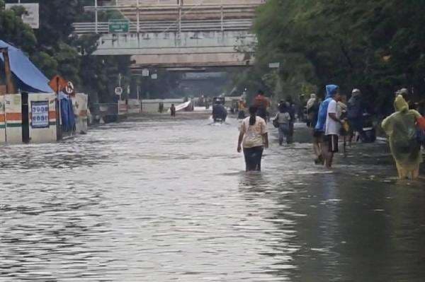 Banjir di Jakarta Belum Surut, 45 RT dan 21 Ruas Jalan Masih Tergenang