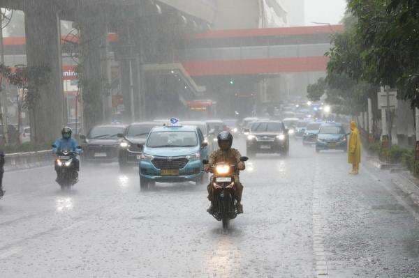 Bibit Siklon Tropis Terbentuk di Selatan RI, Waspada Cuaca Ekstrem di Wilayah Ini