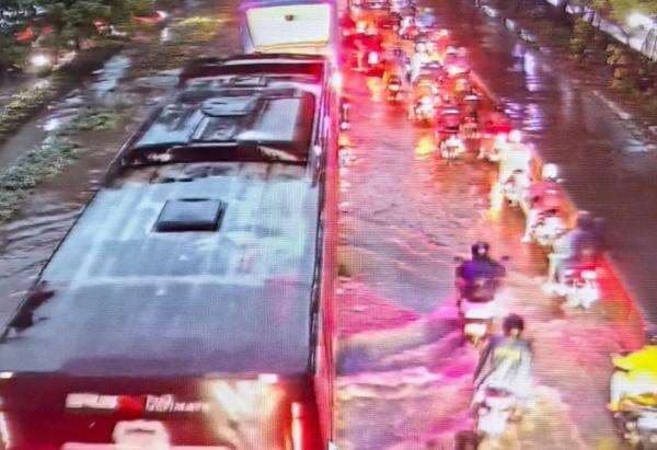 Hujan Guyur Jakarta, Jalan Daan Mogot dan Taman Kota Jakbar Terendam Banjir