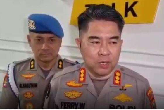 4 Oknum Polisi Diperiksa Buntut Salah Tangkap Ketua NasDem Sumut di Pesawat 4 Oknum Polisi Diperiksa Buntut Salah Tangkap Ketua NasDem Sumut di Pesawat