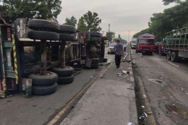Kecelakaan 2 Truk Bertabrakan di Lamongan, Jalur Pantura Terimbas Macet Parah