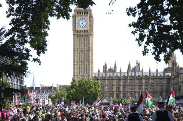 Polisi Inggris Tangkap 890 Orang Demonstran Pro-Palestina