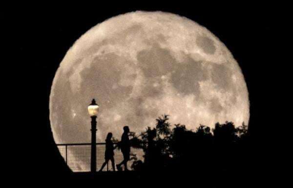 Wow, Rusia Akan Bangun Pembangkit Listrik Tenaga Nuklir di Bulan