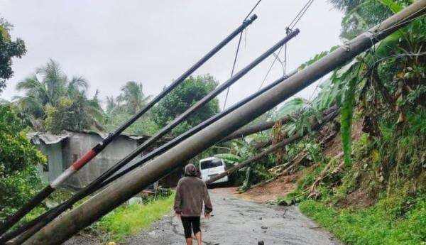 14 Tiang Listrik Terdampak Bencana Longsor, Tiga Desa di Sinjai Masih Gelap Gulita