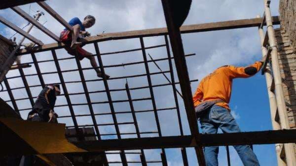 Brukk.! Atap Rumah Warga Desa Makamhaji Mendadak Roboh, 6 Jiwa Terpaksa Mengungsi