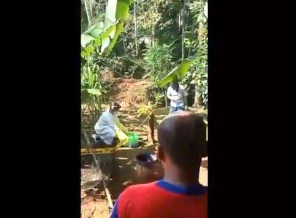 HOROR di Pekarangan Rumah! Mayat Bayi Terbungkus Plastik Gegerkan Warga Cilacap HOROR di Pekarangan Rumah! Mayat Bayi Terbungkus Plastik Gegerkan Warga Cilacap