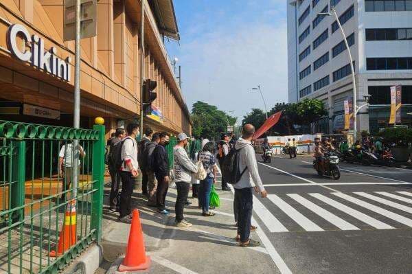 Penampakan Pelican Crossing di Stasiun Cikini, Pengguna KRL Tak Perlu Berputar Jauh lagi