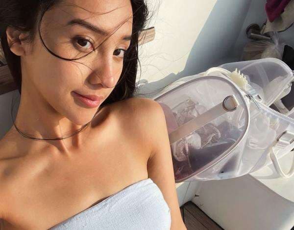 Kerap Pakai Baju Seksi, Ibunda Anya Geraldine Ingatkan soal Siksa Kubur Kerap Pakai Baju Seksi, Ibunda Anya Geraldine Ingatkan soal Siksa Kubur