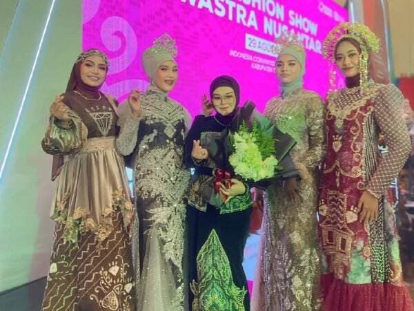 Cantik! Desainer Ini Sukses Highlight Arguci Full Payet Khas Banjar di Gaun Kontemporer