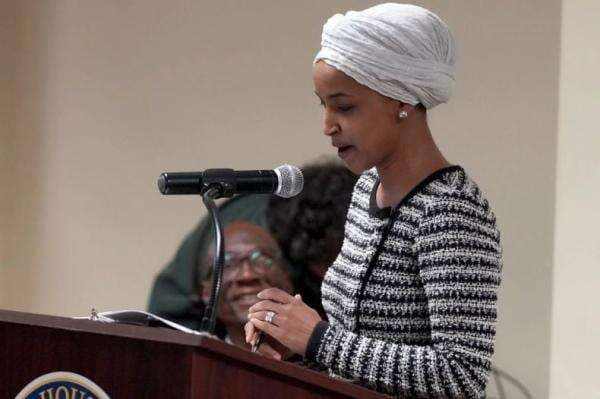 Diserang Cairan Berbahaya saat Pidato, Politisi Muslimah AS Semprot Trump