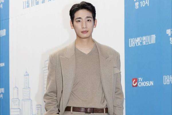 Yoon Bak Umumkan Kehamilan Istri setelah 2 Tahun Menikah