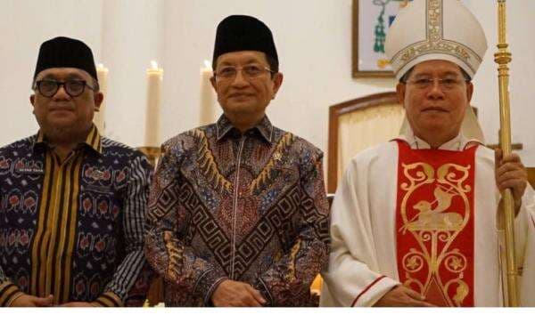 Hadiri Natal di Katedral Manado, Menag Tekankan Pentingnya Persaudaraan