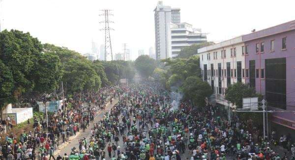 Sejumlah Orang Luka Parah Dikeroyok Massa karena Dicurigai Intel di Depan Mako Brimob