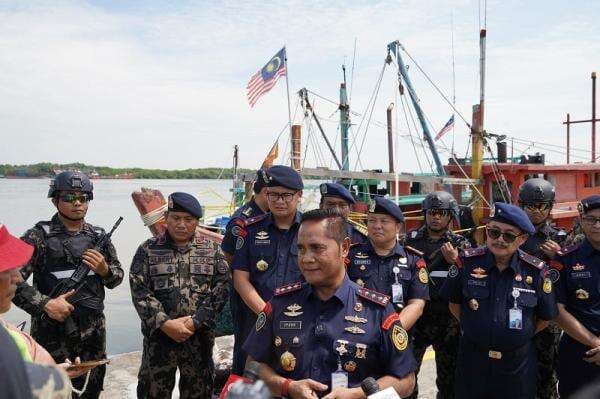 KKP Ungkap Kronologi Pembakaran Speedboat dalam Operasi Pengawasan Trawl di Sumbar