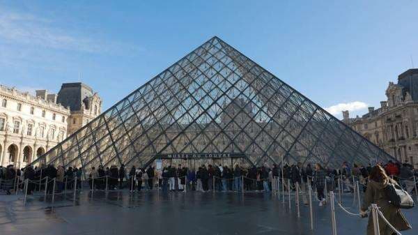 Viral Museum Louvre di Paris Kemalingan, Auto Ditutup!