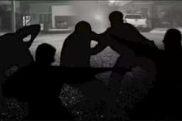 Viral 2 Karyawan Restoran Dikeroyok Orang Tak Dikenal di Tebet, Sempat Ditodong Senpi