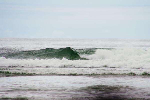BMKG Peringatkan Gelombang Tinggi hingga 4 Meter, Ini Daftar Wilayah Terdampak