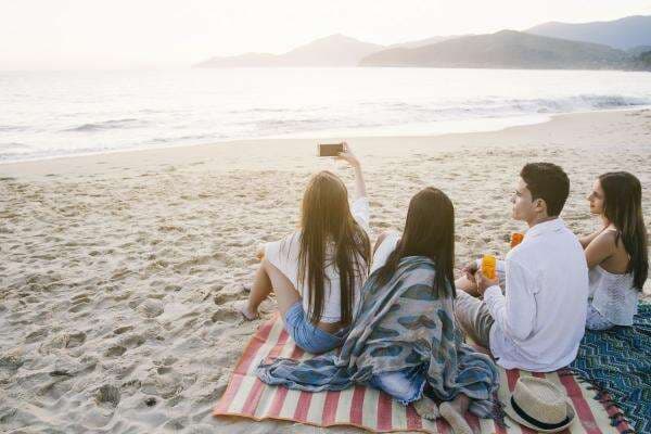 4 Tips Tetap Sehat saat Liburan di Luar Rumah