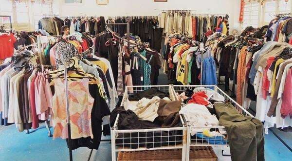 5 Penyakit yang Muncul Akibat Pakai Baju Thrifting