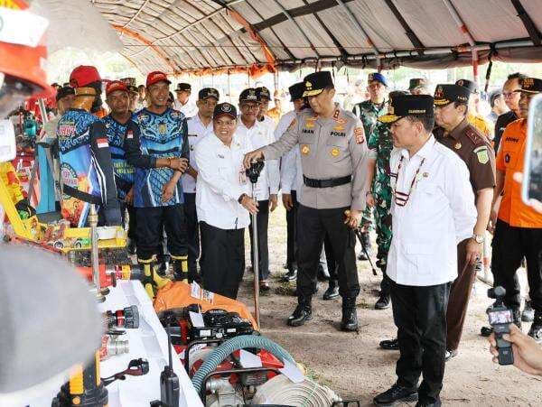 Kapolda Kalteng Hadiri Apel Kesiapsiagaan Karhutla di Halaman Kantor Gubernur
