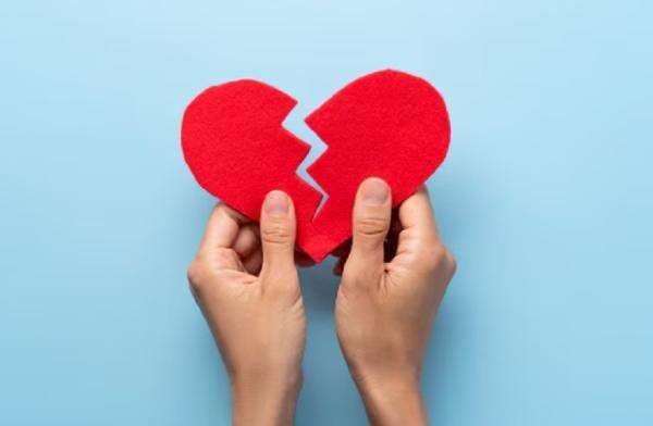 5 Cara Ampuh Lost Contact dengan Mantan agar Cepat Move on