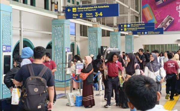 30.649 Orang Tinggalkan Jakarta Naik Kereta pada Libur Isra Miraj