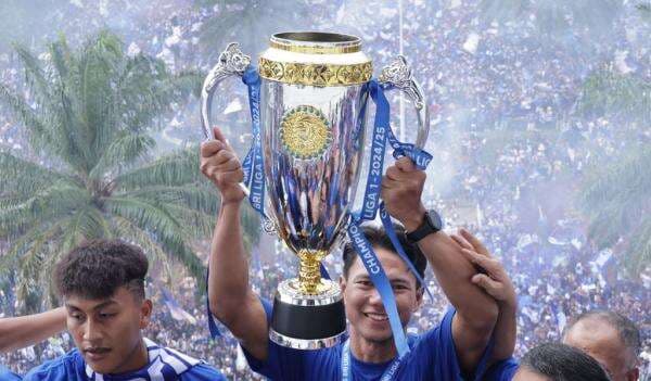 Achmad Jufriyanto Juara 3 Kali Bareng Persib, Nyaris Samai Rekor Robby Darwis!