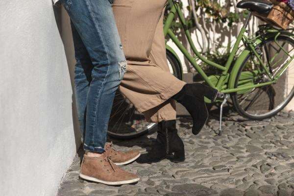 Didominasi Jenis Suede, 5 Model Sepatu Ini Makin Stylish Dipadu Celana Jeans