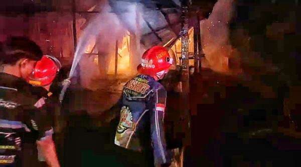 Gudang Mebel di Palangka Raya Hangus Terbakar Diduga Akibat Korsleting Listrik