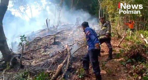 Kebakaran Lahan Di Dusun Pakkandoang, Polsek Binuang Datangi TKP