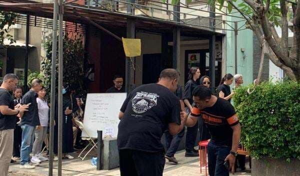 Jenazah Tiba, Isak Tangis Selimuti Rumah Duka Gary Iskak