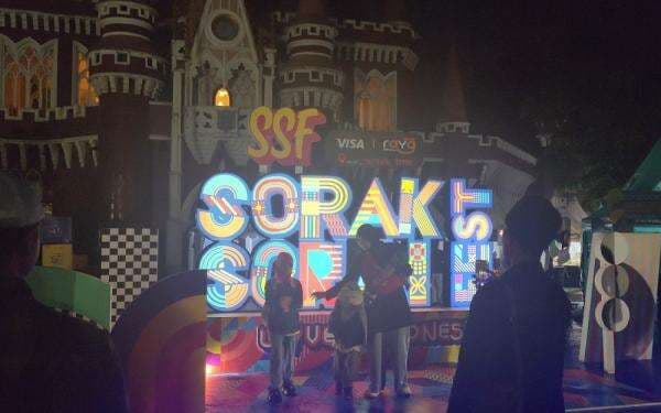Warga Padati TMII Jelang Perayaan Malam Tahun Baru, Sorak Sorai Festival Jadi Pusat Perhatian