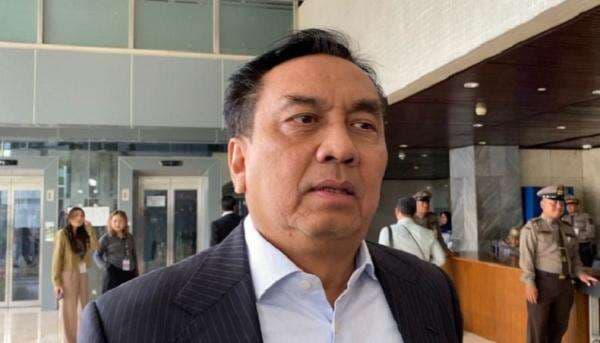 Hasto Tersangka, Effendi Simbolon Sebut Megawati Harus Mundur