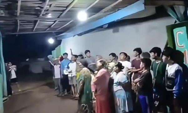 Puluhan Emak Ngamuk! Tutup Paksa Tempat Jaipong Karena Dituding Jadi Tempat Esek-Esek