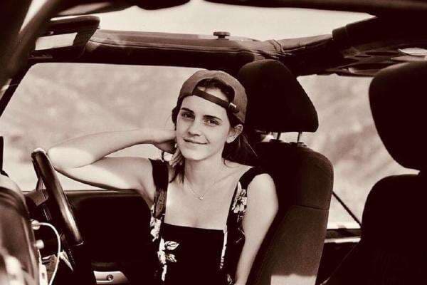 SIM Emma Watson Dibekukan Polisi Inggris karena Ngebut