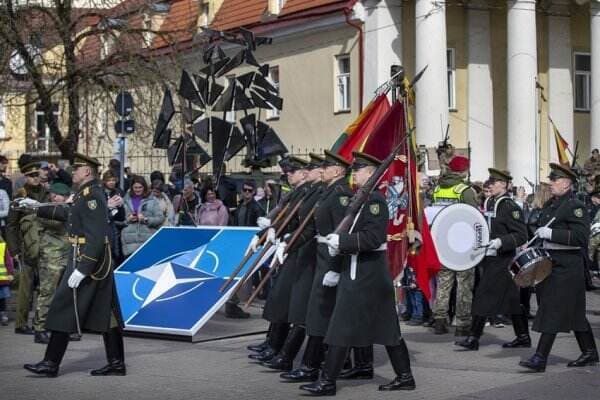 Estonia: Setiap Anggota NATO Memiliki Personel Militer di Ukraina