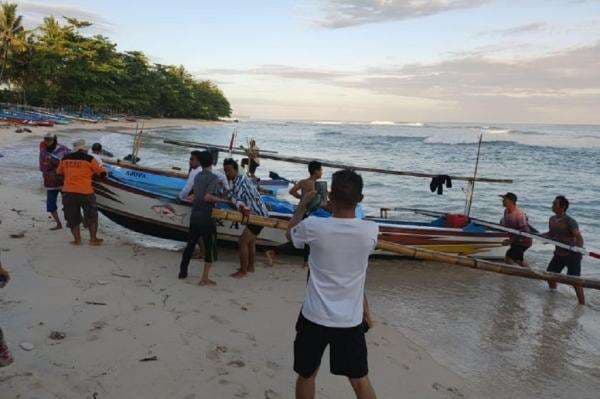 Selamatkan Istri-Anak, Wisatawan Lampung Tewas Terseret Ombak di Pantai Labuhan Jukung