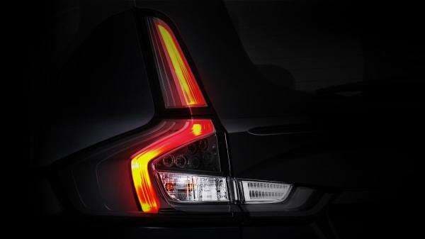 Saat Hitam Menjadi Kasta Tertinggi: Suzuki Luncurkan XL7 Hybrid Alpha Kuro, Edisi Gelap yang Menggoda