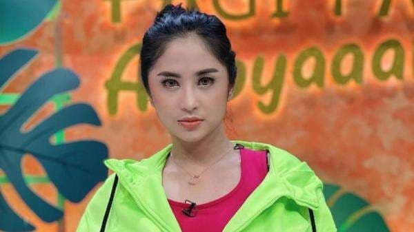 Panas! Dewi Perssik Ancam Laporkan Netizen Tukang Sebar Hoaks soal Usir Irish Bella