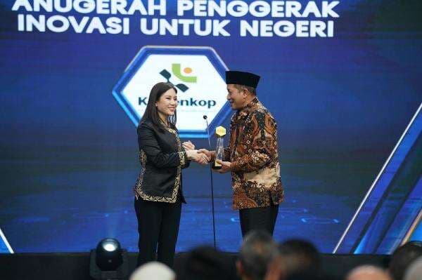 Kemenkop Raih Anugerah Penggerak Inovasi APN 2025, Menteri Ferry: Kita Kembalikan Koperasi Jadi Soko Guru Perekonomian
