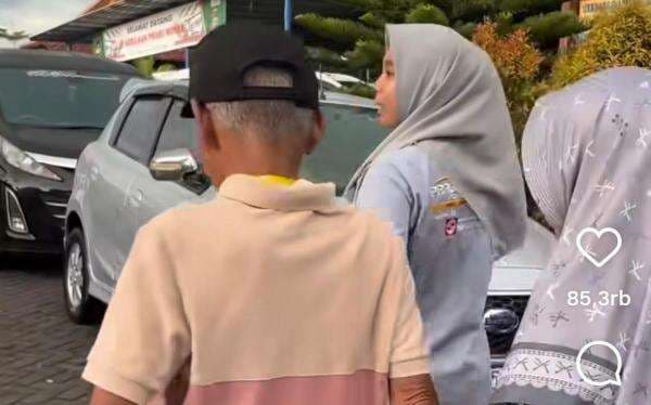 Kisah Kakek Nenek Nabung 10 Tahun Demi Belikan Cucu Mobil Fortuner 