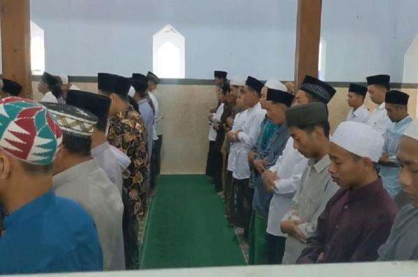 Jemaah Al Muhdhor di Tulungagung Rayakan Lebaran Hari Ini, Gelar Salat Id Diikuti Puluhan Warga