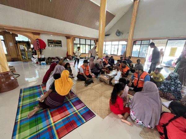 Ternyata Ini Penyebab Tingginya Kasus ISPA Pascabanjir Sumatera