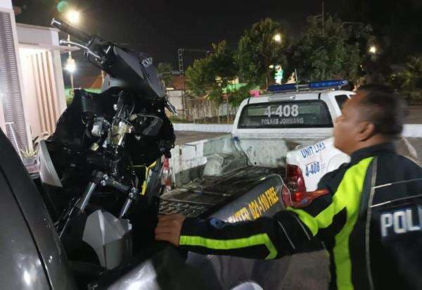 Kecelakaan Tunggal di Jombang, Pemuda Asal Kendal Tewas Usai Tabrak Pohon