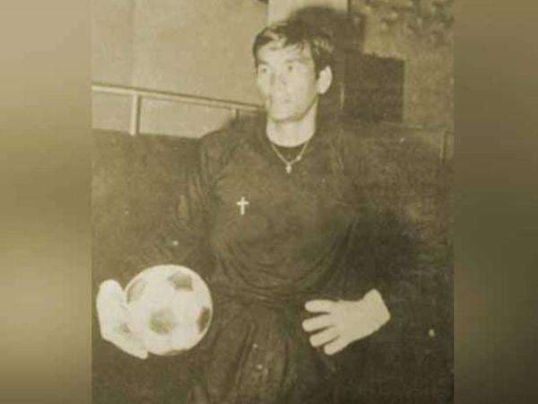 Kiper Legendaris Timnas Indonesia Ronny Pasla Meninggal Dunia